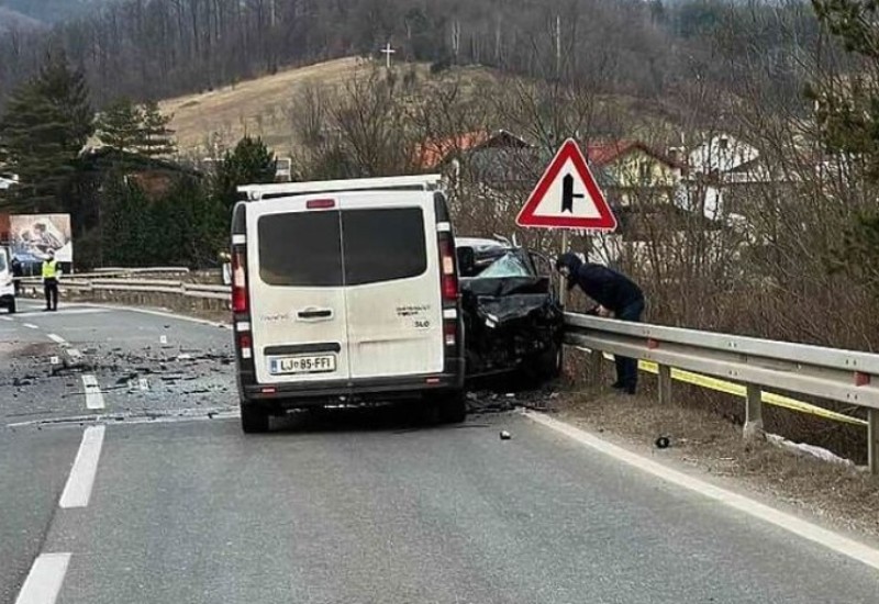 Sudar kamiona i dva automobila, poginuo muškarac