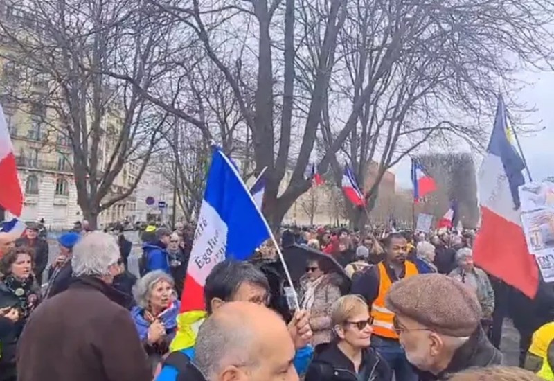 Protest u Parizu protiv isporuke oružja Ukrajini: Traže izlazak iz NATO-a
