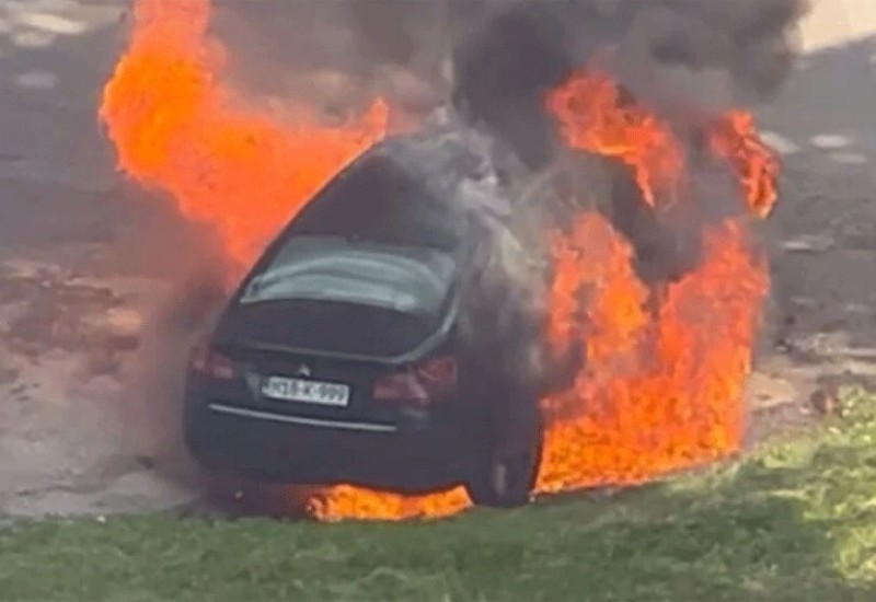 Vatra progutala automobil na parkingu na Grbavici