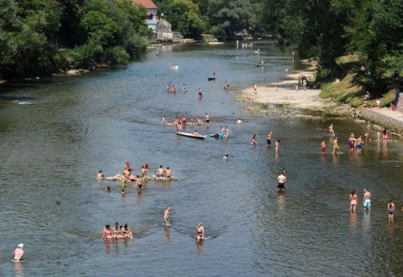 I sutra temperature do 40 stepeni, poslije podne mogući pljuskovi
