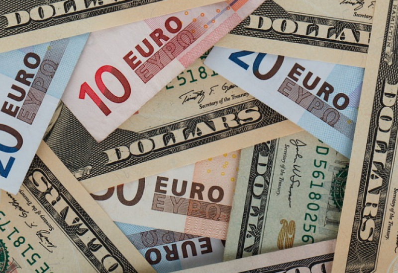 SAD: Dolar nastavio jačati, kurs evra iznad jednog dolara
