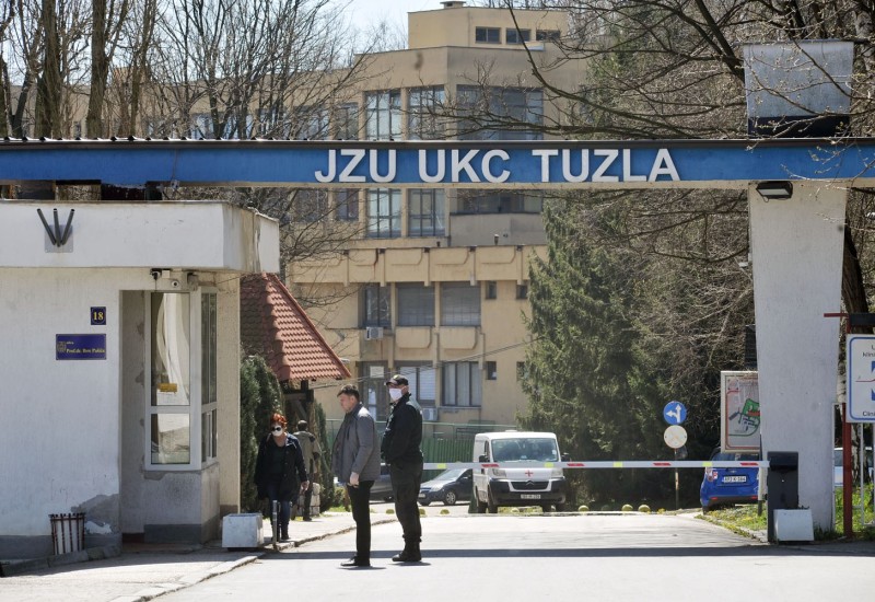 UKC TUZLA: Novi aparati za zračenje i liftovi