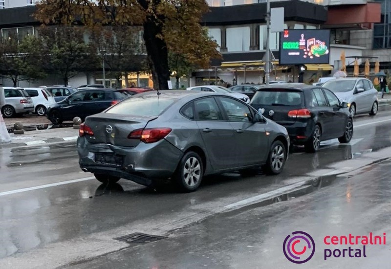 Udes tri automobila kod "Debele Berte"