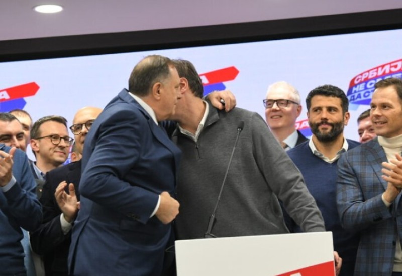 Dodik čestitao Vučiću: Ponosan sam na sve iz RS koji su glasali