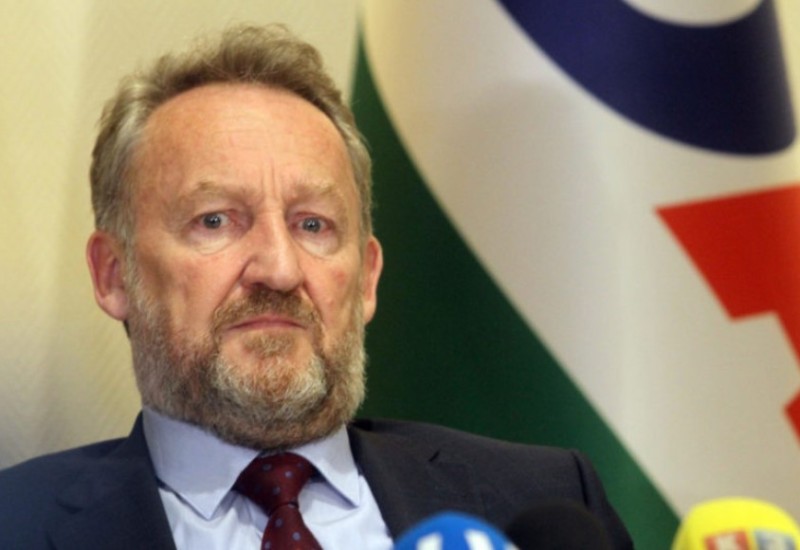 Žene u vojsci ne mogu nositi hidžab: Ustavni sud BiH odbio apelaciju Bakira Izetbegovića