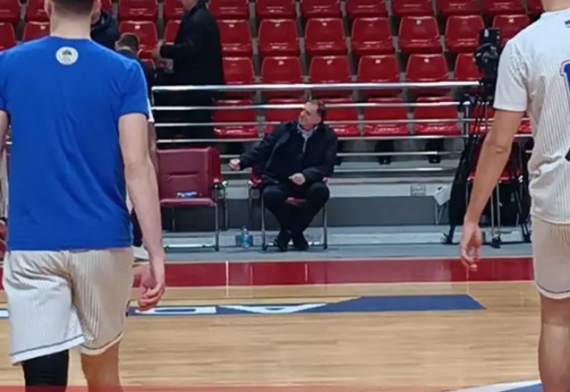 Prvi put u javnosti od operacije: Predsjednik Dodik na utakmici Igokee