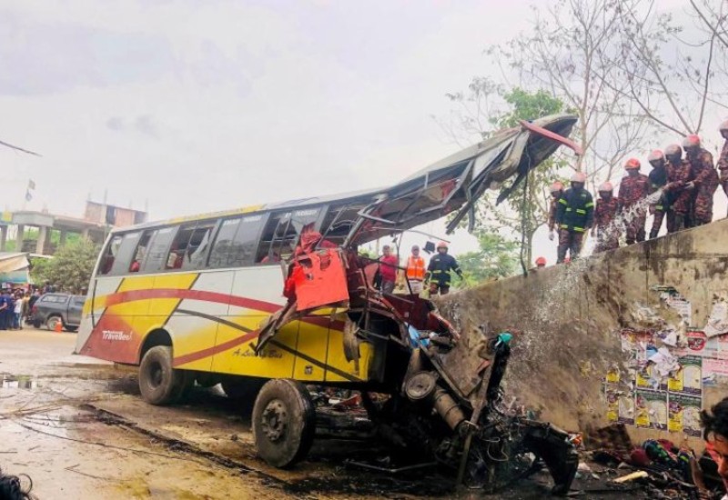 Najmanje 19 mrtvih, desetine povrijeđene u udesu autobusa u Bangladešu