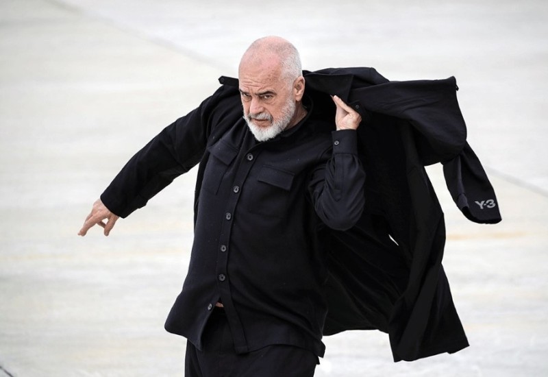 Edi Rama gurnuo novinarku, nije mu se svidjelo pitanje (VIDEO)