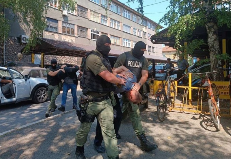 Novi detalji hapšenja policajaca, traga se za organizatorom