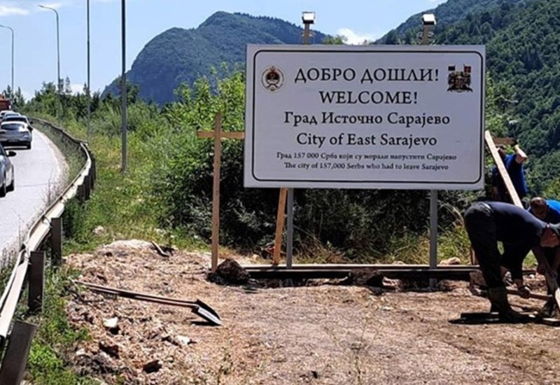 Ponovo postavljena tabla o 157.000 Srba, slijedi prijava protiv Karićeve