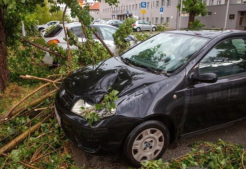 Dvoje mrtvih u oluji u Zagrebu (FOTO/VIDEO)