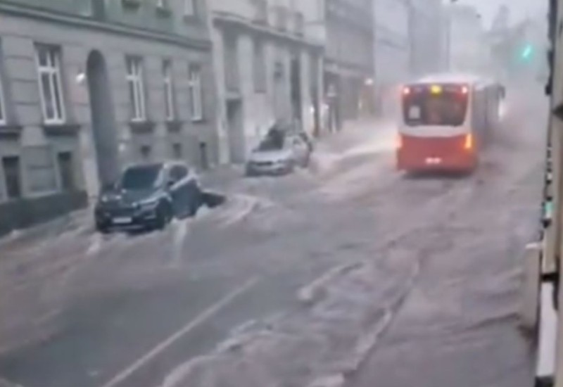 U Beču za sat vremena palo kiše kao za cijelo ljeto (VIDEO)
