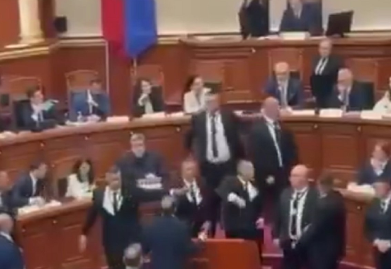 Haos u albanskom parlamentu zbog AI ministarke (VIDEO)