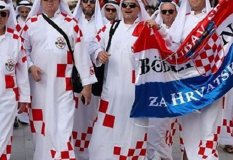 Hrvatski navijači u arapskim haljinama postali glavna atrakcija