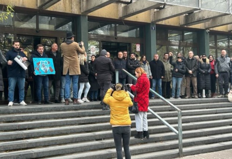 Protest u Novom Sadu: Blokirana zgrada Tužilaštva, interveniše policija