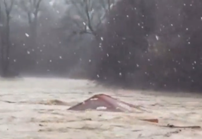 Veliko nevrijeme u Srbiji: Ibar nosi kuću (VIDEO)