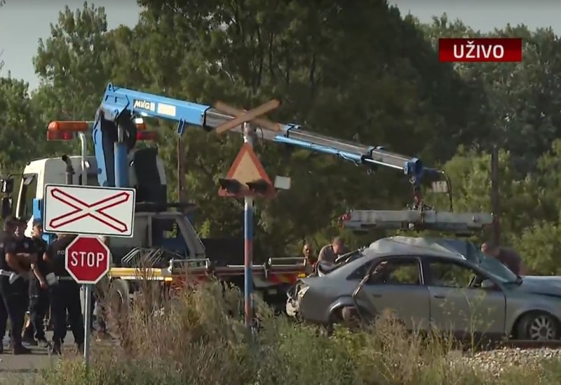 Pojavio se stravični snimak nesreće kod Lazarevca: Dvoje djece i vozač „audija“ poginuli nakon silovitog sudara sa vozom