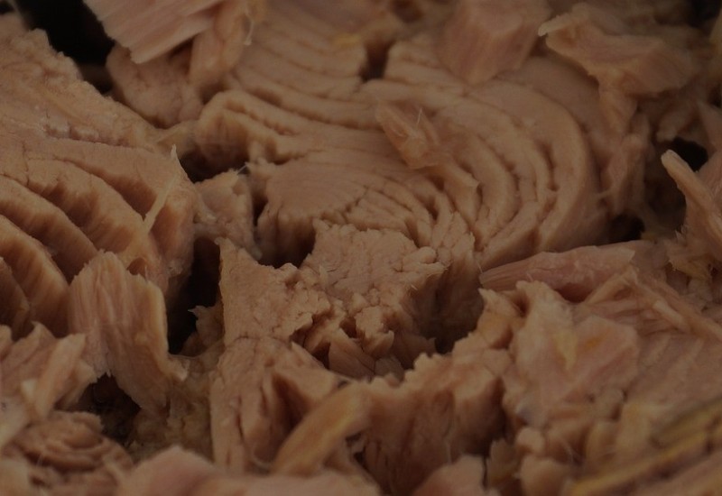 Sa tržišta se povlači dimljena tunjevina