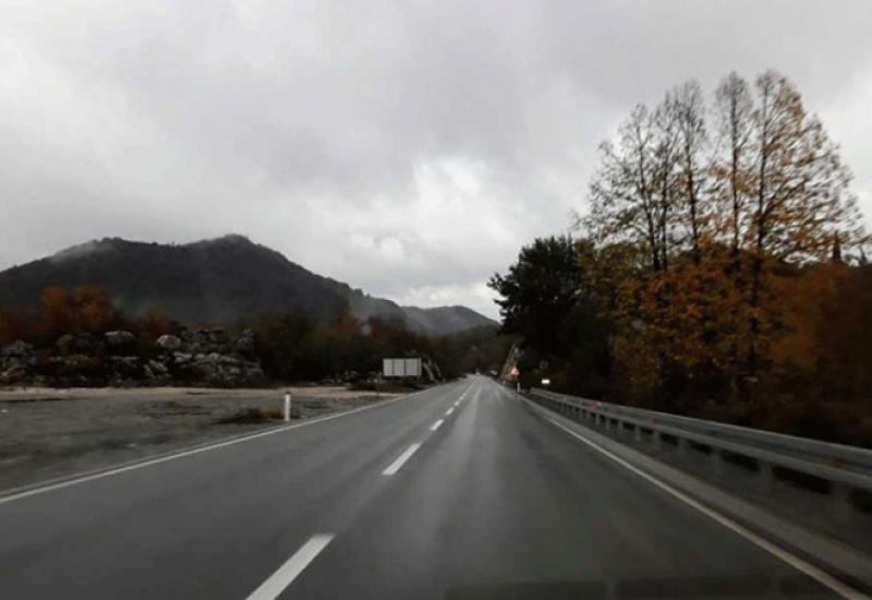 Povoljni uslovi za vožnju: Na pojedinim mjestima izmjene zbog radova