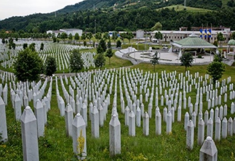 Šmit nametuno odluku, izmjenio Zakon o Memorijalnom centru Srebrenica