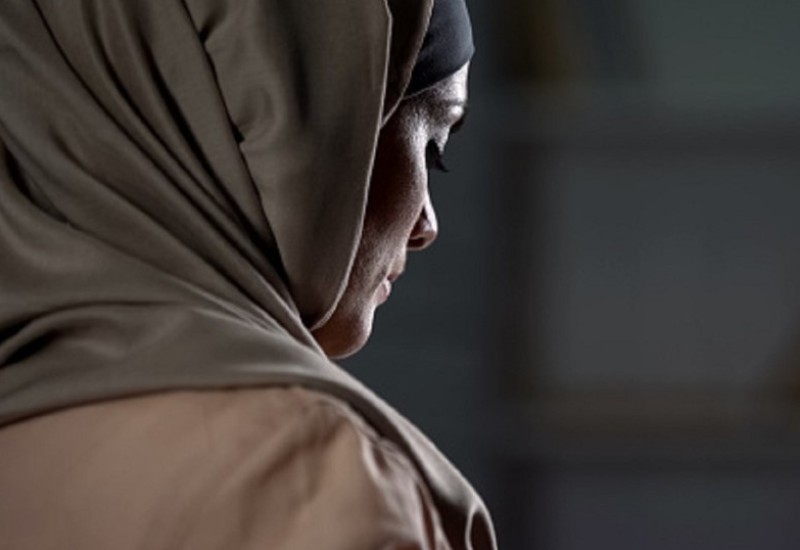 Profesorica rekla učenici da skine hidžab jer nije po bontonu