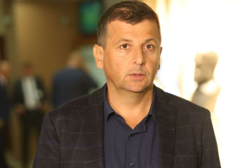 Sječa koja je razljutila Banjaluku: Vukanović otkriva moguće razloge zašto je POSJEČEN DRVORED u Ulici Milana Radmana?