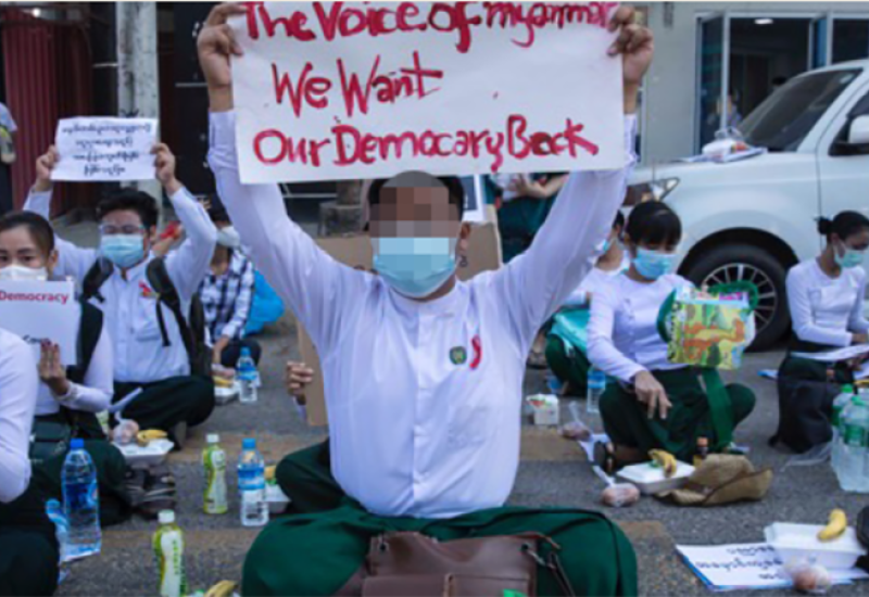 Vojska odrezala glavu nastavniku pa tijelo izložila kod škole