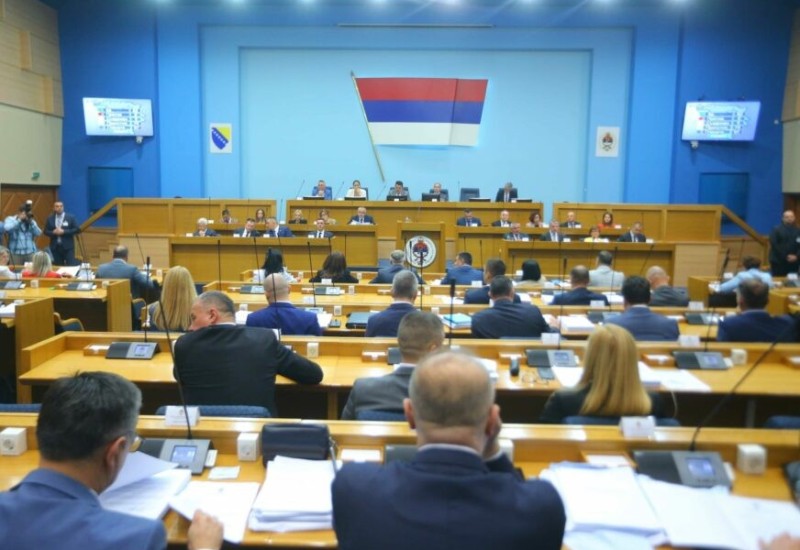 "Izraz političke nemoći" Poslije psovki i šamara, u parlamentu Srpske "vudu" obraćanja - kunu i bajaju