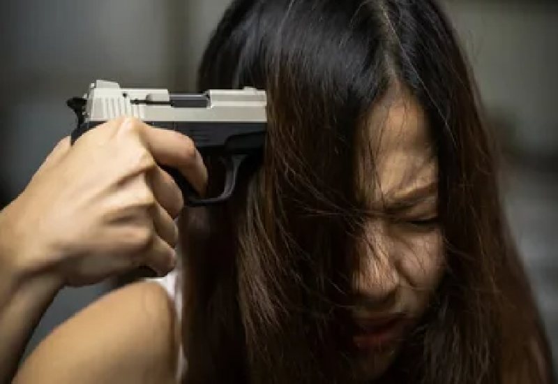 Uperio pištolj u glavu bivšoj djevojci i prijetio joj