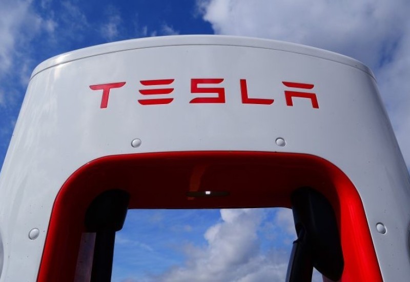 “Tesla” planira da otpusti još radnika