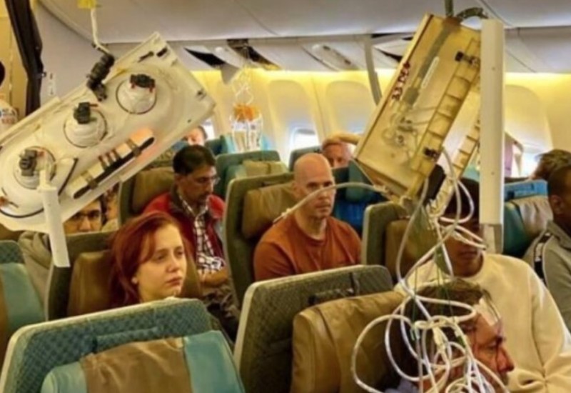 Dramatične ispovijesti iz aviona u kojem je stradao putnik tokom turbulencija: “Vrata pakla su se otvorila”