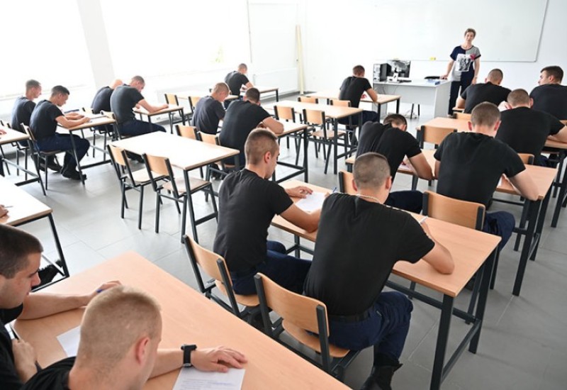 Ministarstvo unutrašnjih poslova RS zatrpano prijavama đaka za srednju školu