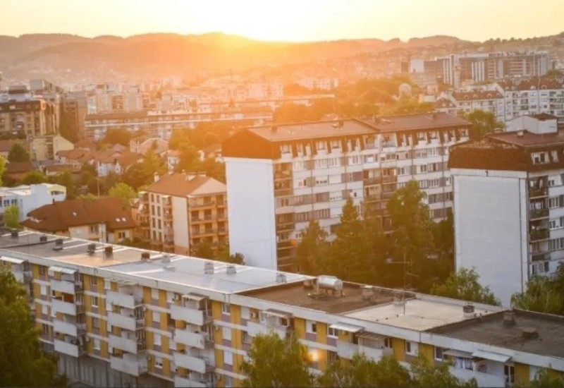 Jutro hladno i pretežno vedro uz malu do umjerenu oblačnost