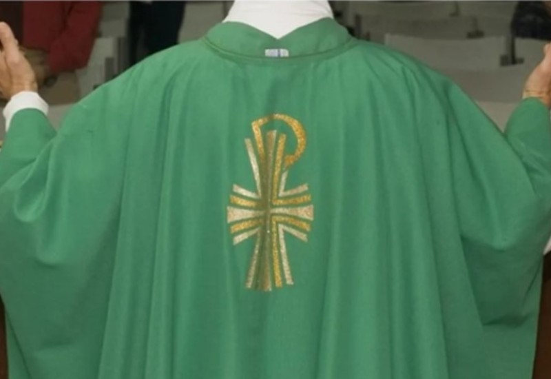 Sveštenici organizovali razvratnu žurku! Čovjeku pozlilo od previše seksa