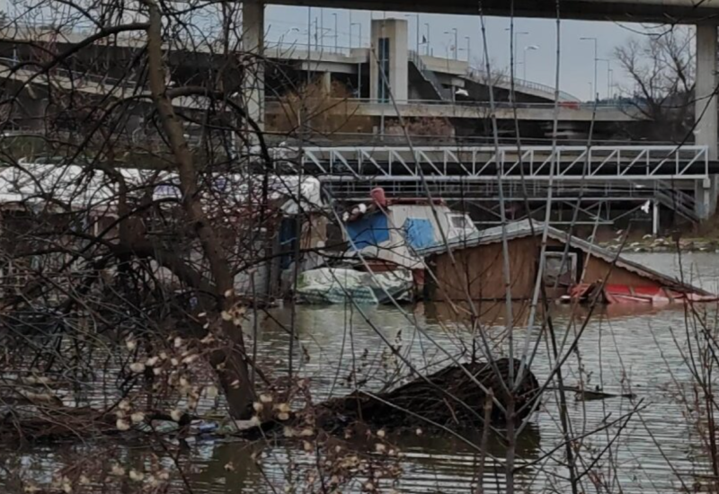 Na Adi Ciganliji potonula jedna splav kućica