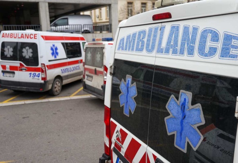 Horor na voždovcu! Djevojka (23) izbodena nožem – blokirani dijelovi naselja, policija traga za osumnjičenim