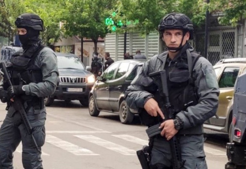 Pucnjava u Peći: Ranjene tri osobe, raspisana potjernica za napadačem, kamere sve snimile
