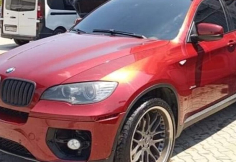 Policija morala da interveniše: Banjalučaninu oduzet skupocjeni BMW sa lažnim tablicama