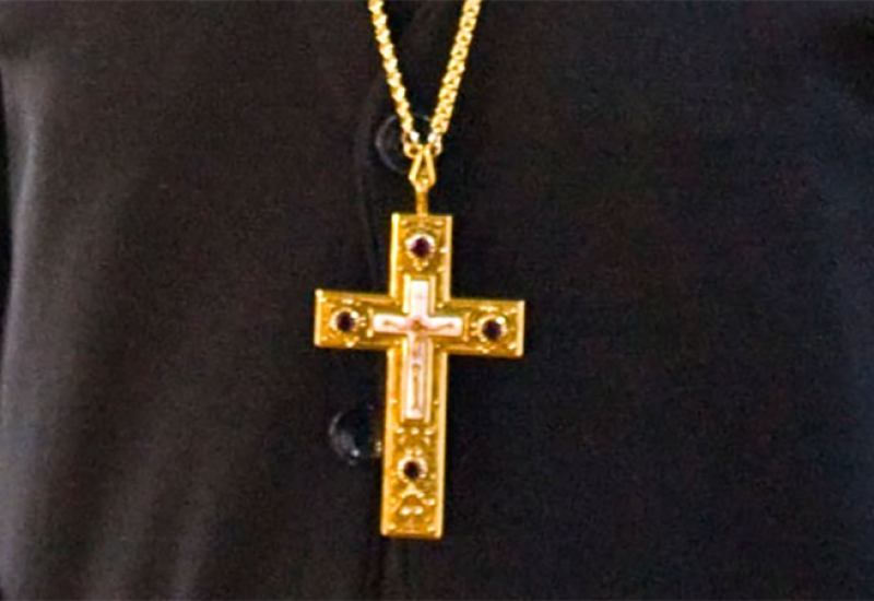 Svešteniku iz Crne Gore zabranili da glasa u mantiji