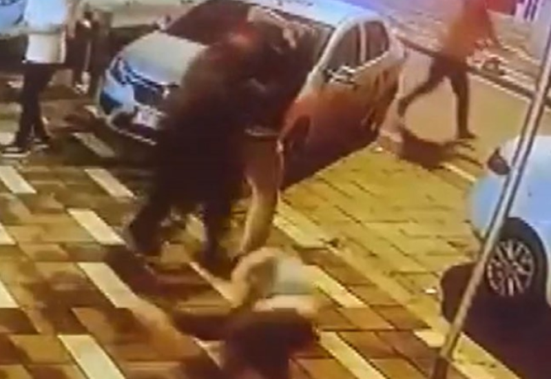 Šokantan snimak: Skočio sa trećeg sprata tokom zemljotresa i preživio VIDEO