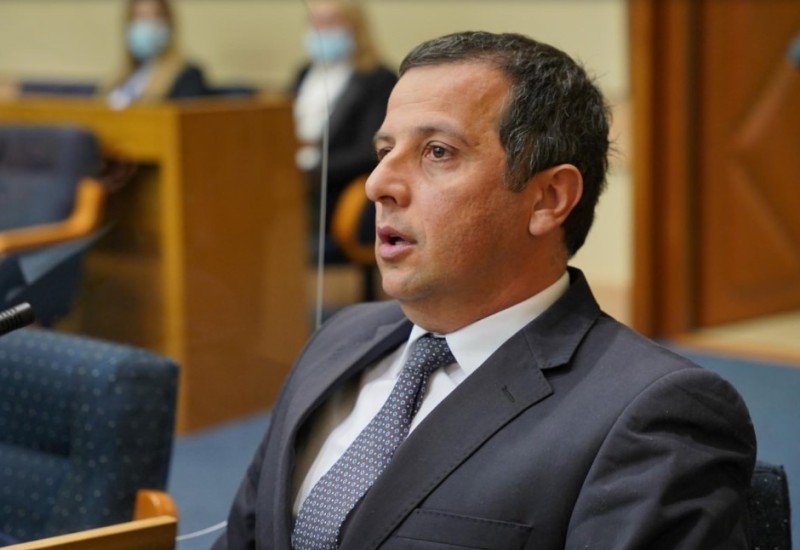Vukanović u svom stilu: Pola Vlade za zatvor, pola za penziju!