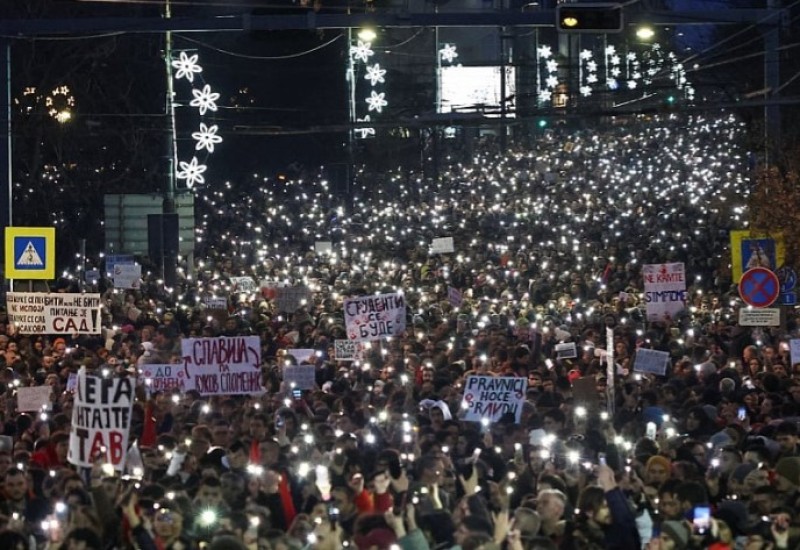 Na sinoćnjim demonstracijama u Beogradu okupilo se više od 100.000 građana