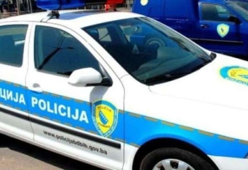 Automobil sletio u šumu, poginule dvije osobe