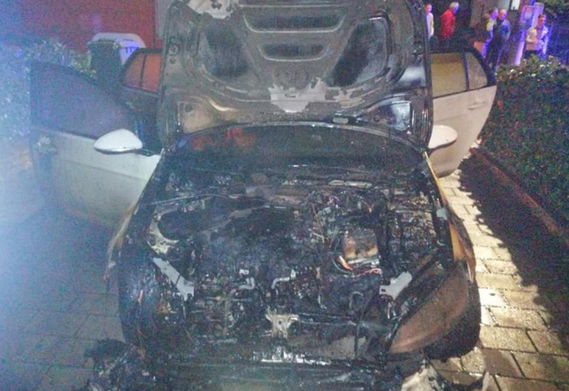 U razmaku od pola sata u Banjaluci sinoć gorjeli auto i dvije garaže (FOTO)