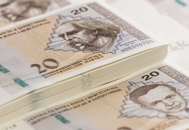 Srpska zabranila bankama naplaćivanje naknada i nameta