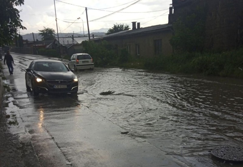 Jako nevrijeme pogodilo Sarajevo, kolaps u saobraćaju (VIDEO / FOTO)