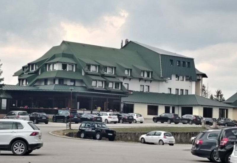 Oglasio se vlasnik restorana u kome boravak kućnog ljubimca naplaćuju 4 evra: „Dobrodošli su, ali nismo planirali da ih pojimo“