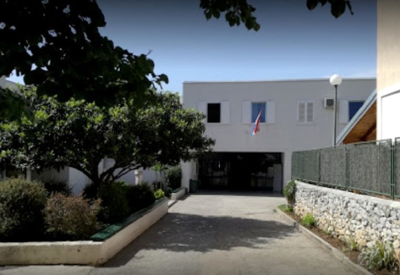 Pretučen učenik u Osnovnoj školi u Biogradu