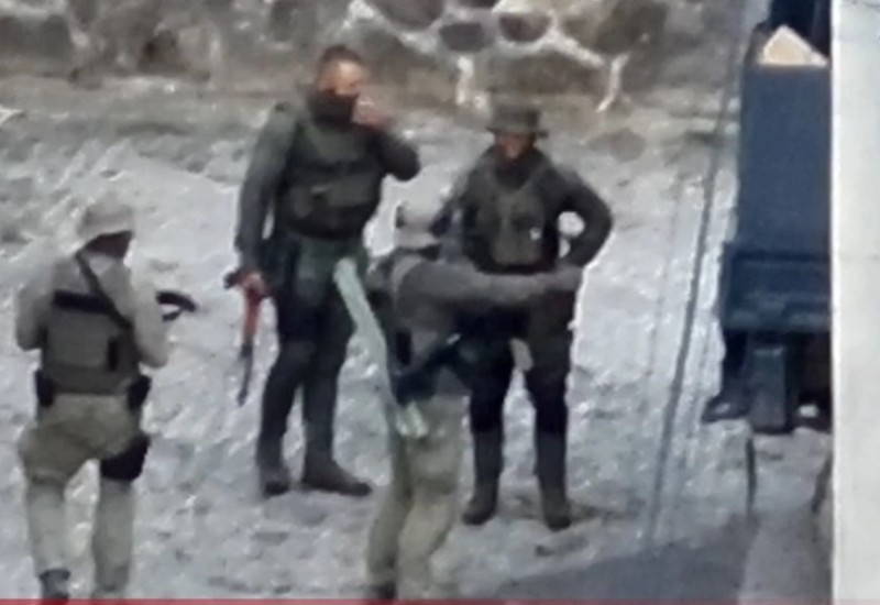 Prve fotografije sa KiM: Kamera snimila maskirana i naoružana lica