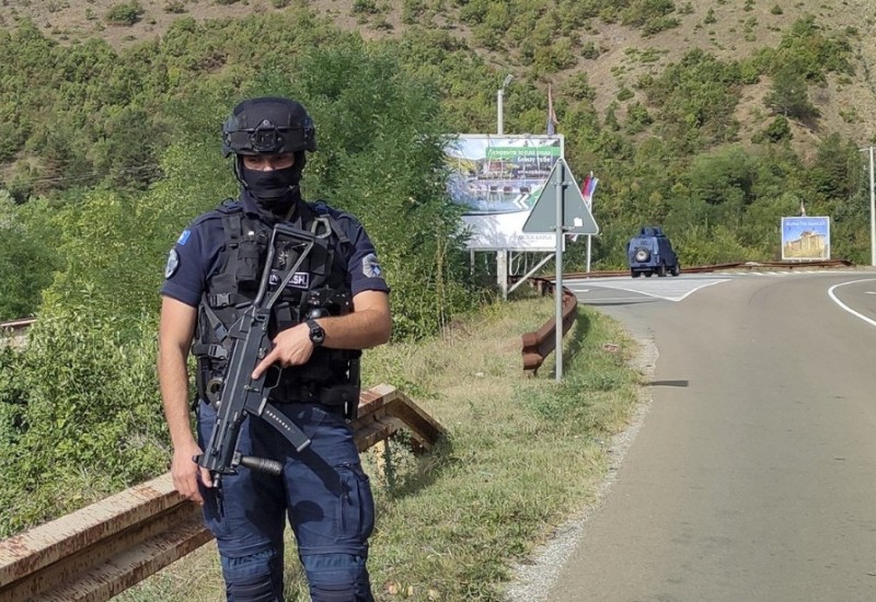 Ubijen jedan od napadača na policiju, napeto u selu Banjska i oko njega